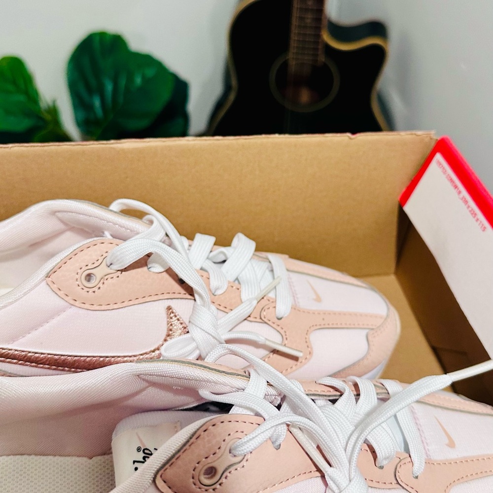 Nike Air Max Dawn